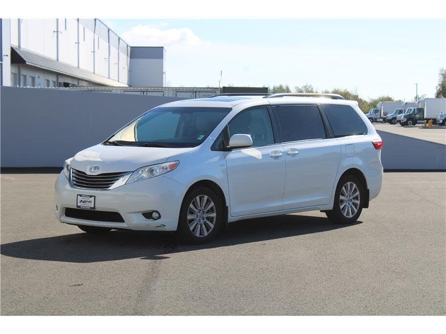 2017 TOYOTA Sienna