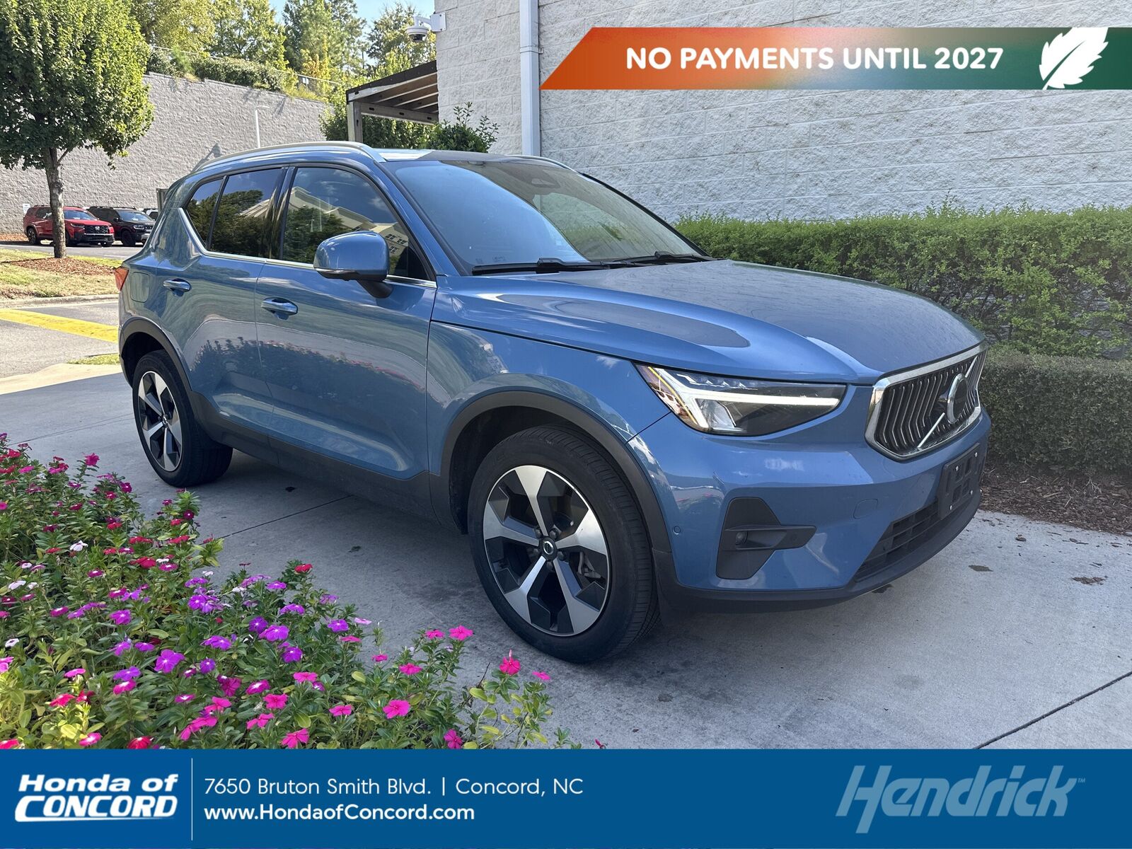 2024 VOLVO XC40