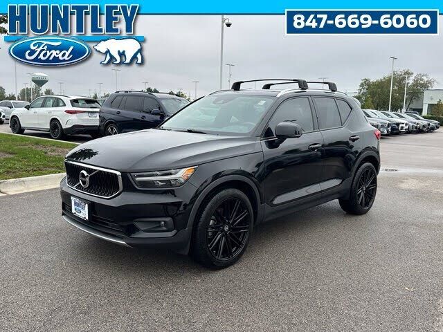 2021 VOLVO XC40