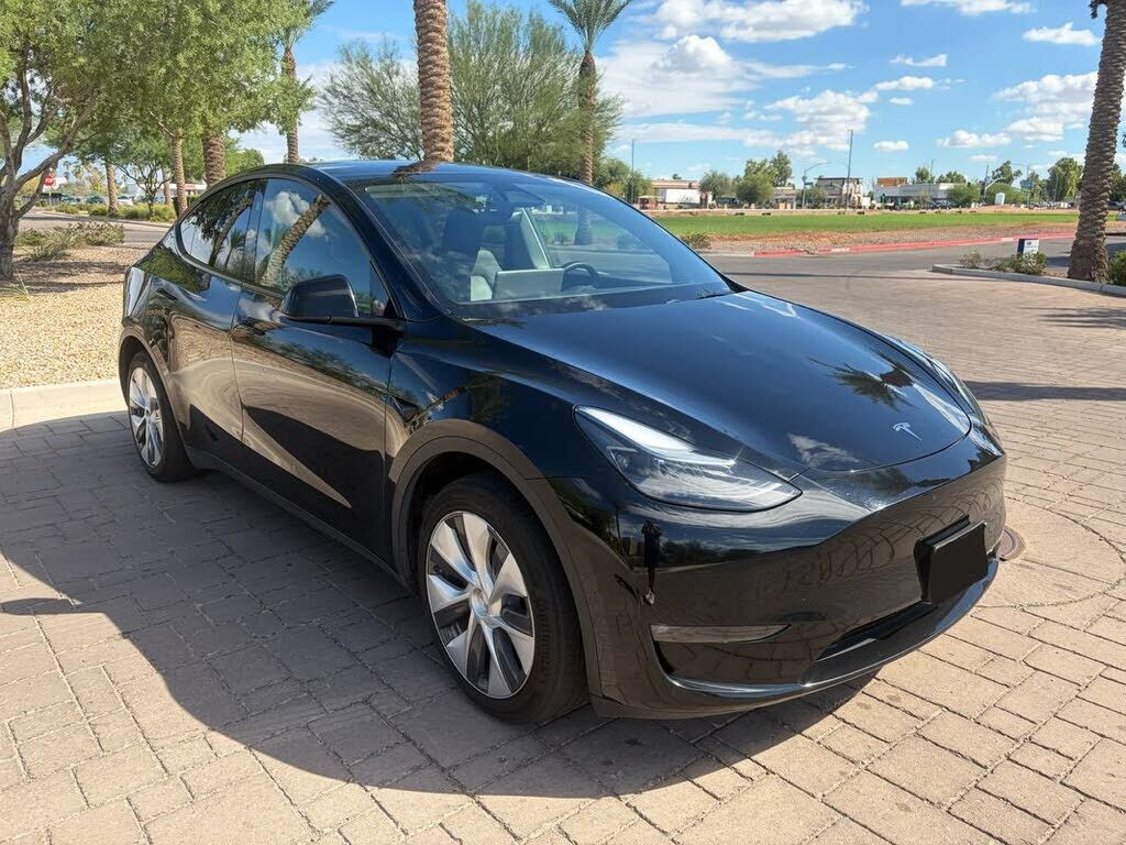 2024 TESLA Model Y