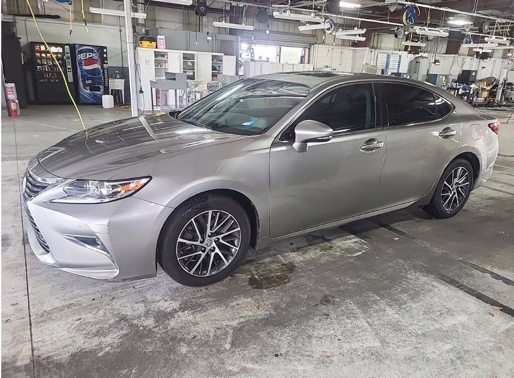 2017 LEXUS ES