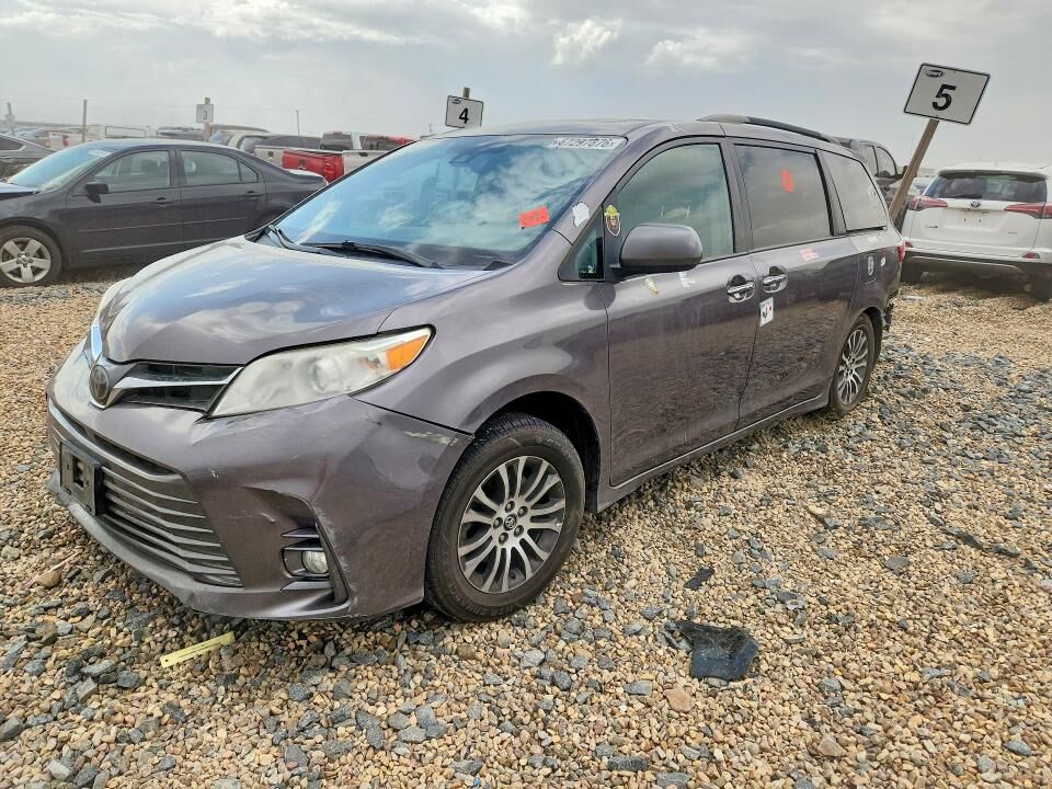 2019 TOYOTA Sienna
