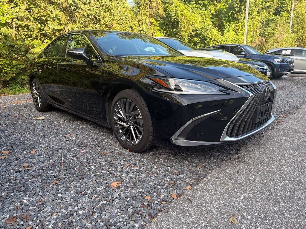 2025 LEXUS ES