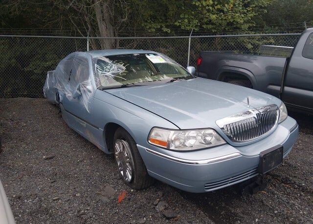 2008 LINCOLN Town Car
