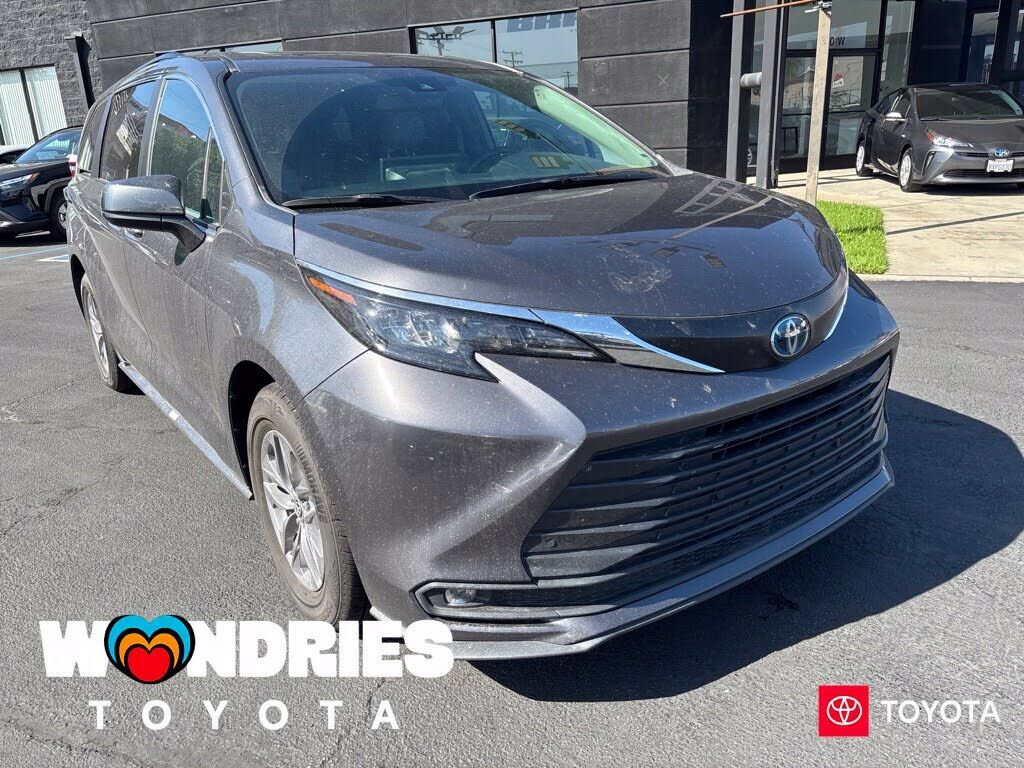 2025 TOYOTA Sienna