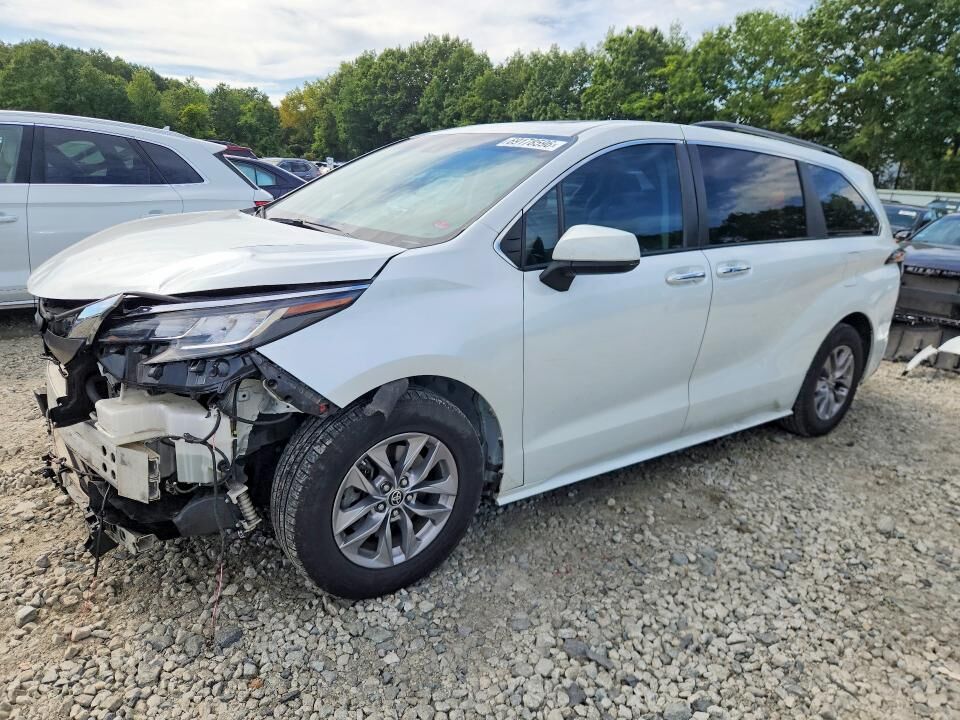 2022 TOYOTA Sienna