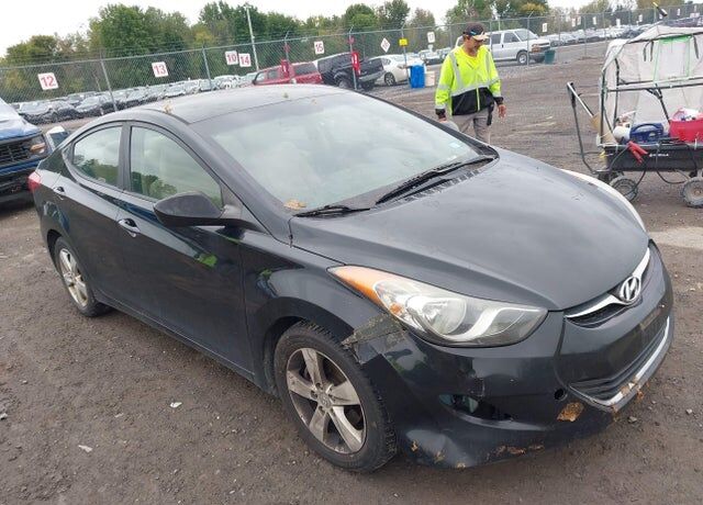2011 HYUNDAI Elantra