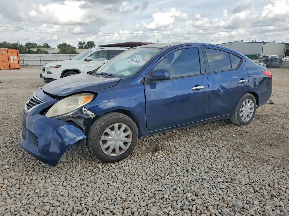 2014 NISSAN Versa