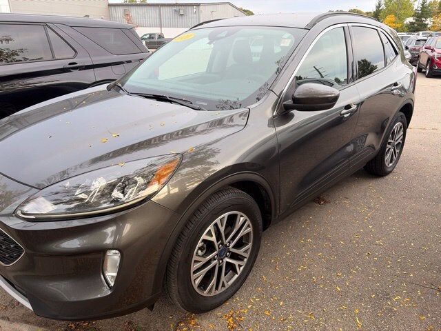 2020 FORD Escape