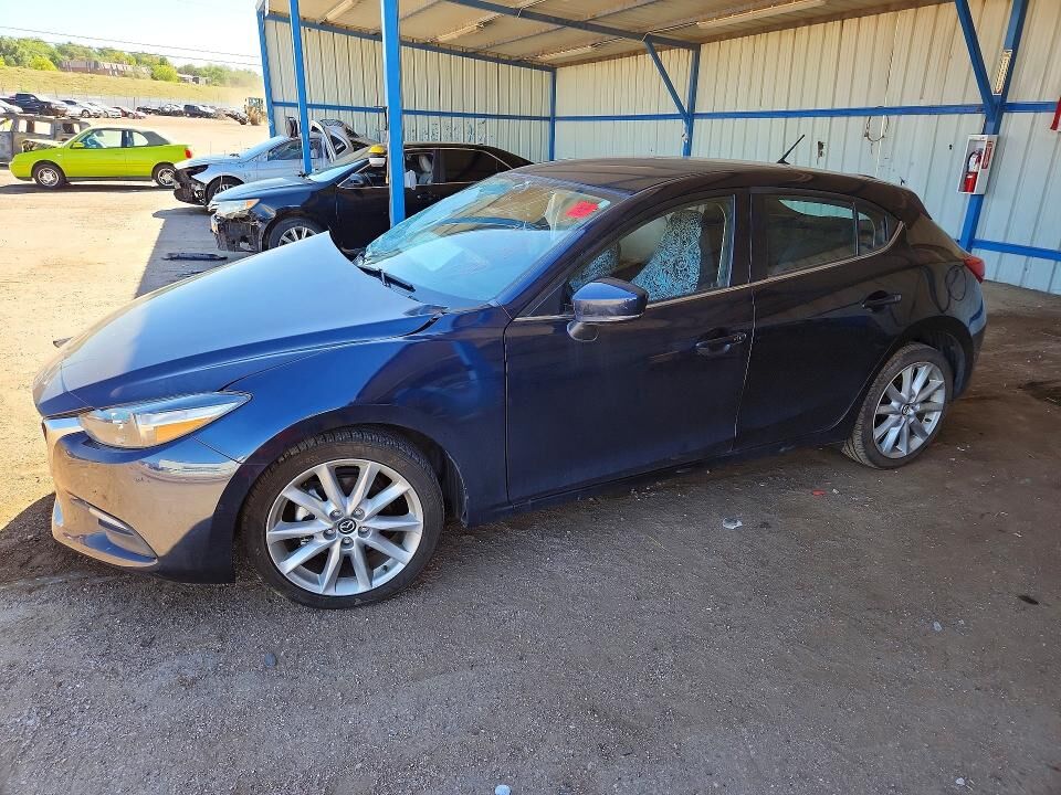 2017 MAZDA Mazda3