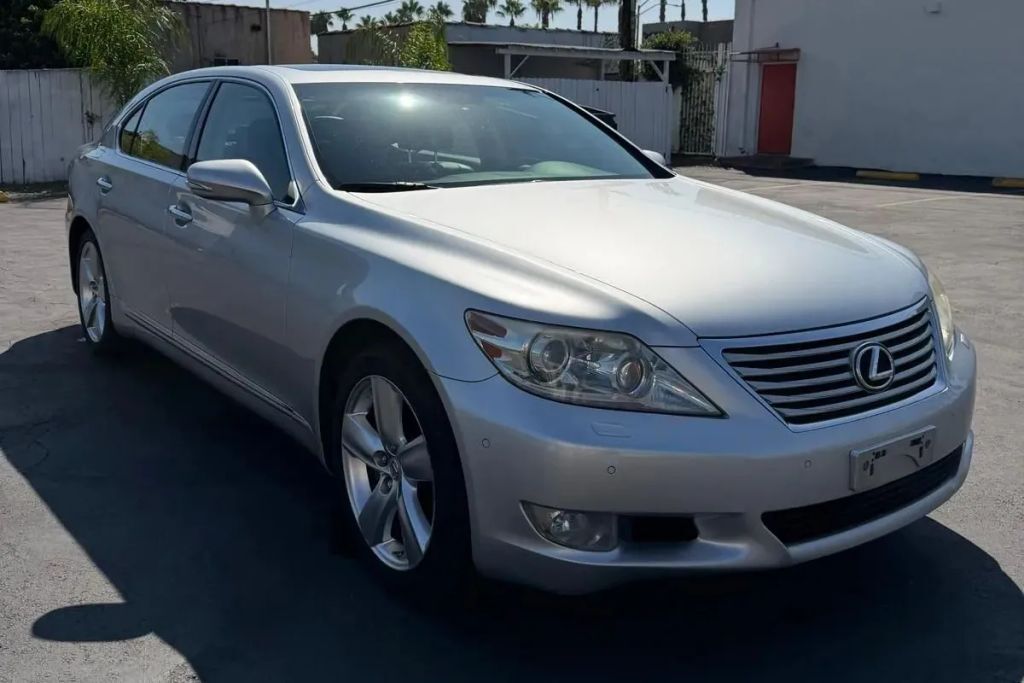 2010 LEXUS LS