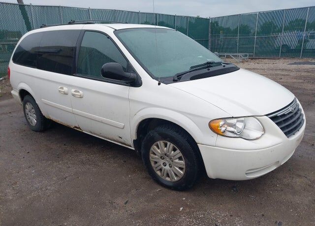2005 CHRYSLER Town and Country