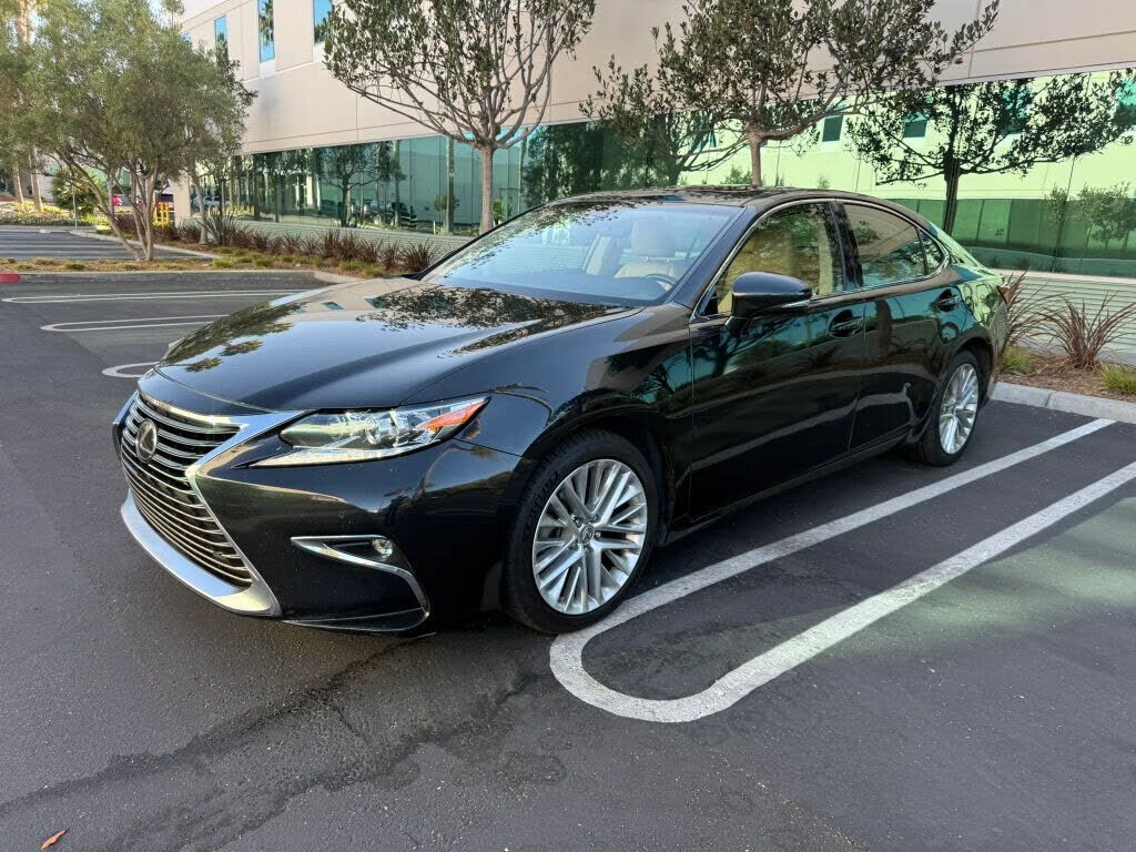 2016 LEXUS ES