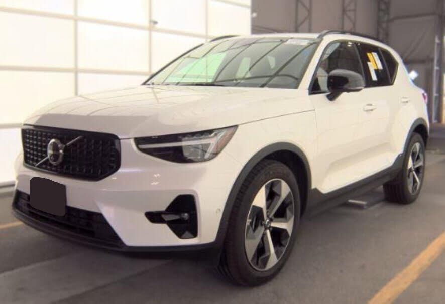 2026 VOLVO XC40