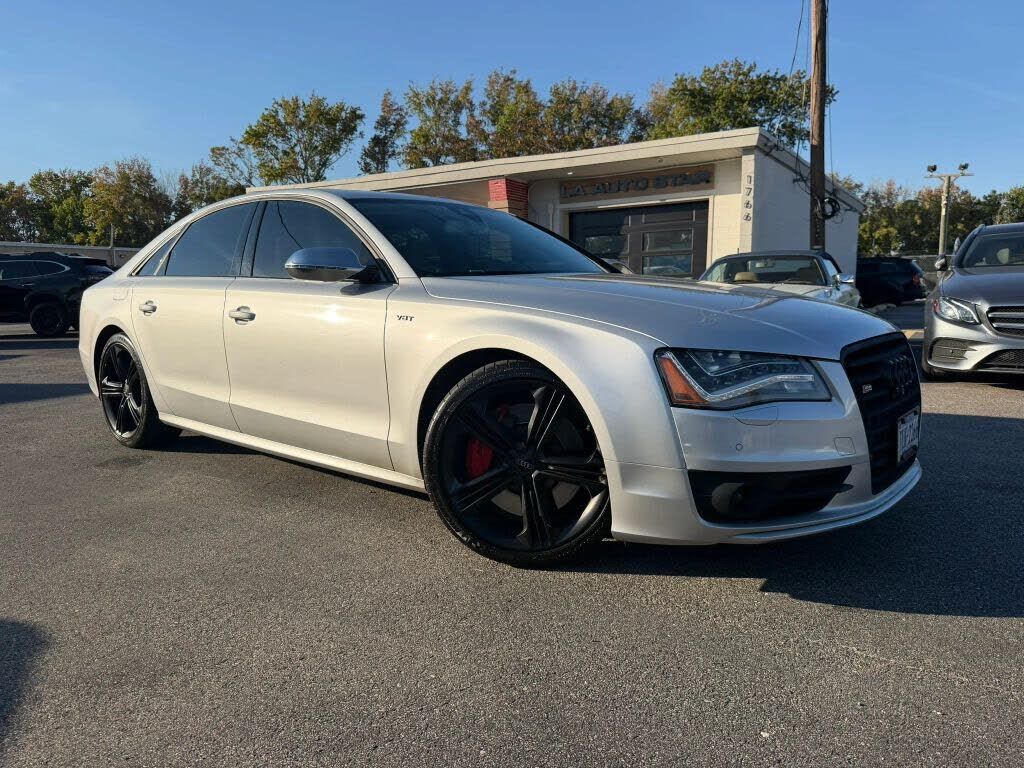 2013 AUDI S8