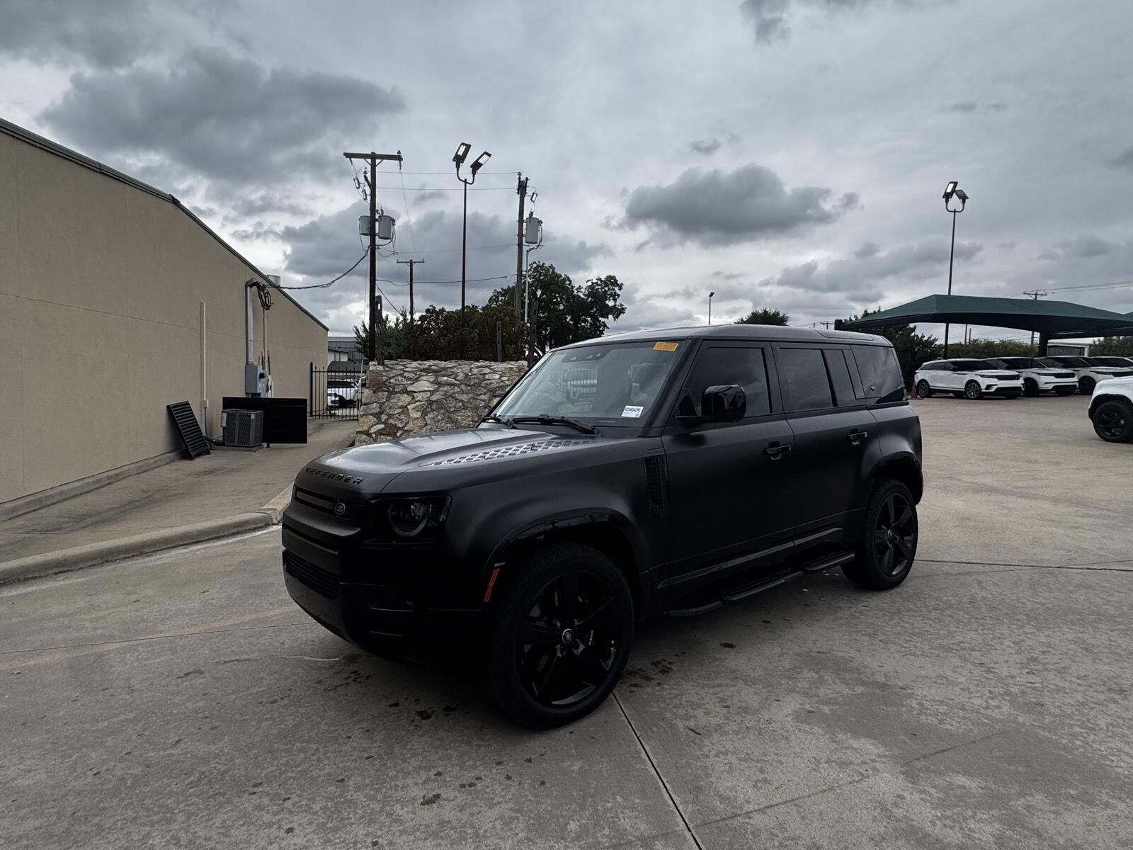 2024 LAND ROVER Defender