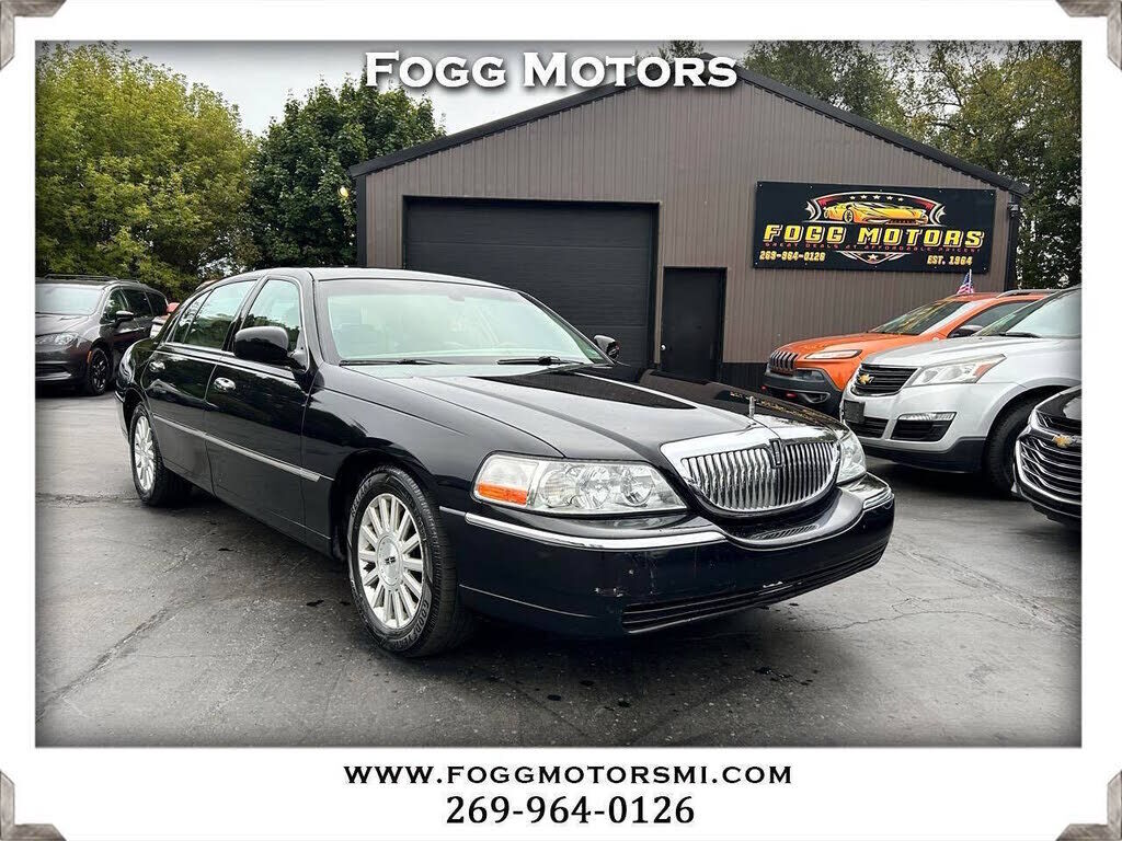 2004 LINCOLN Town Car