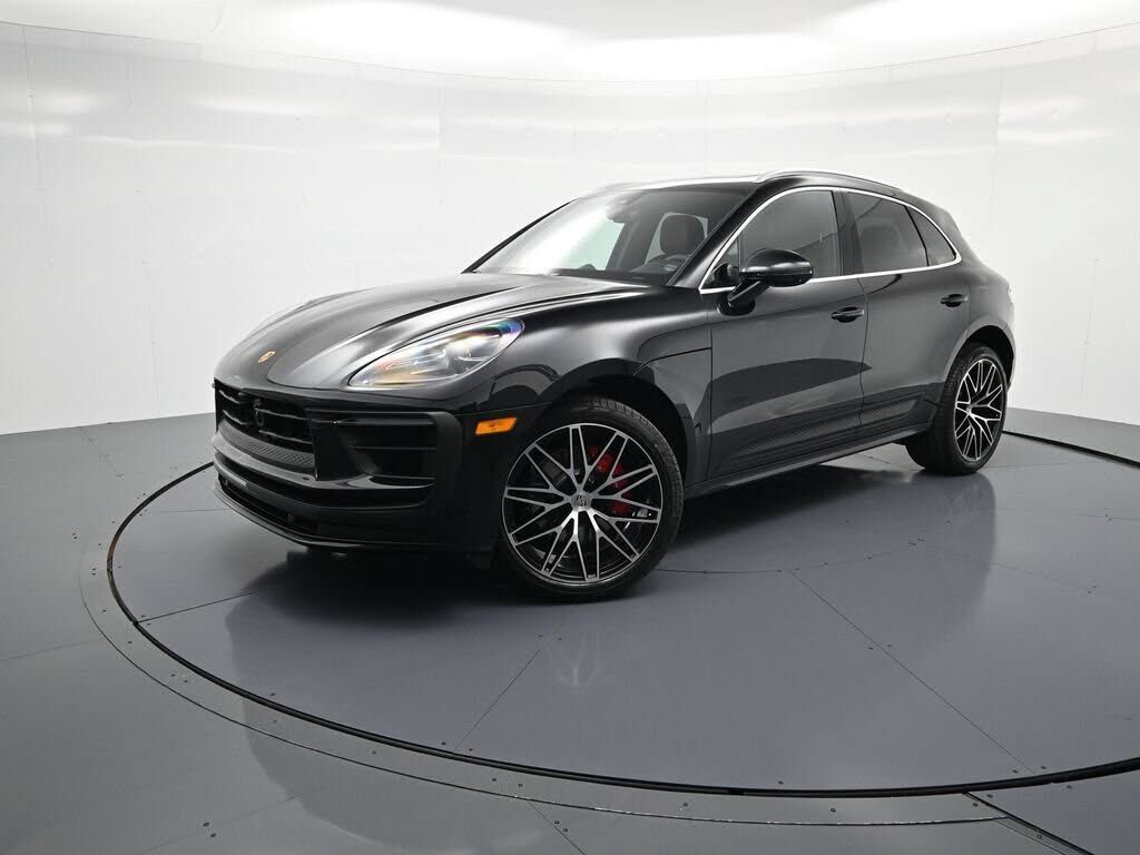 2026 PORSCHE Macan
