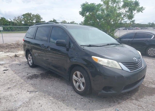 2014 TOYOTA Sienna