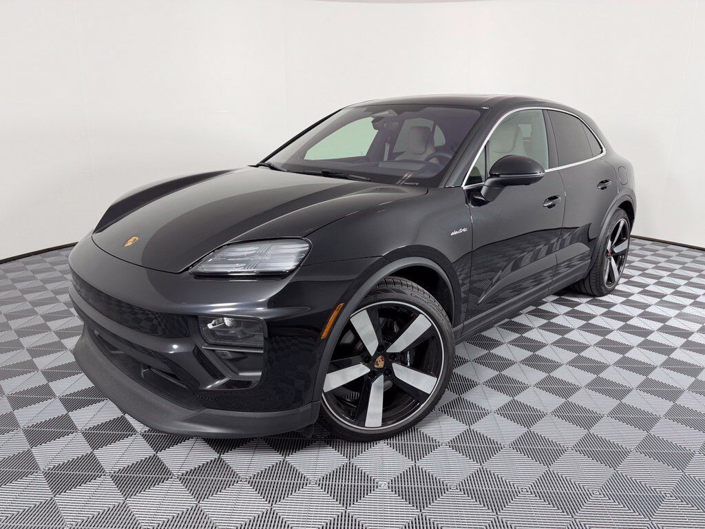 2026 PORSCHE Macan