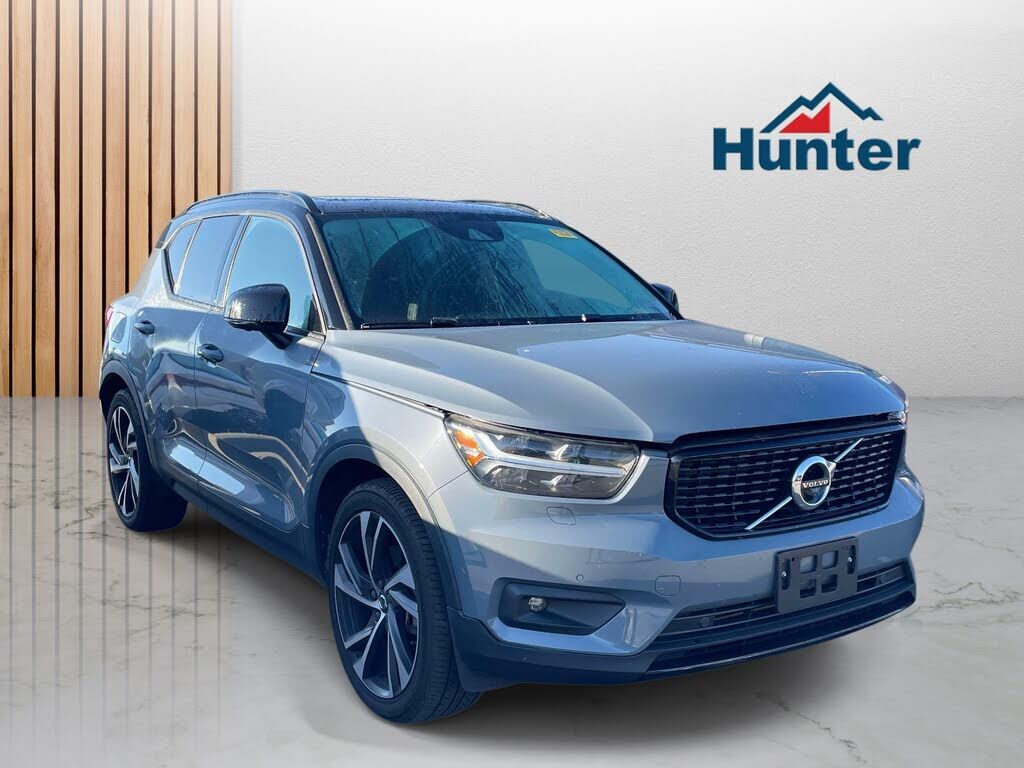 2021 VOLVO XC40