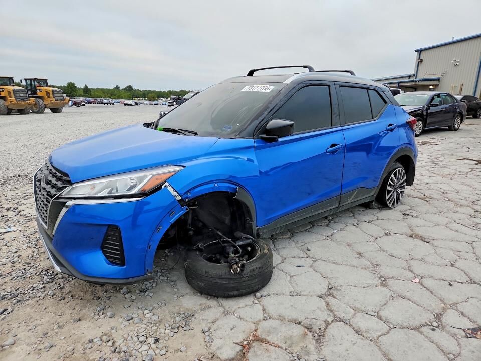 2022 NISSAN Kicks