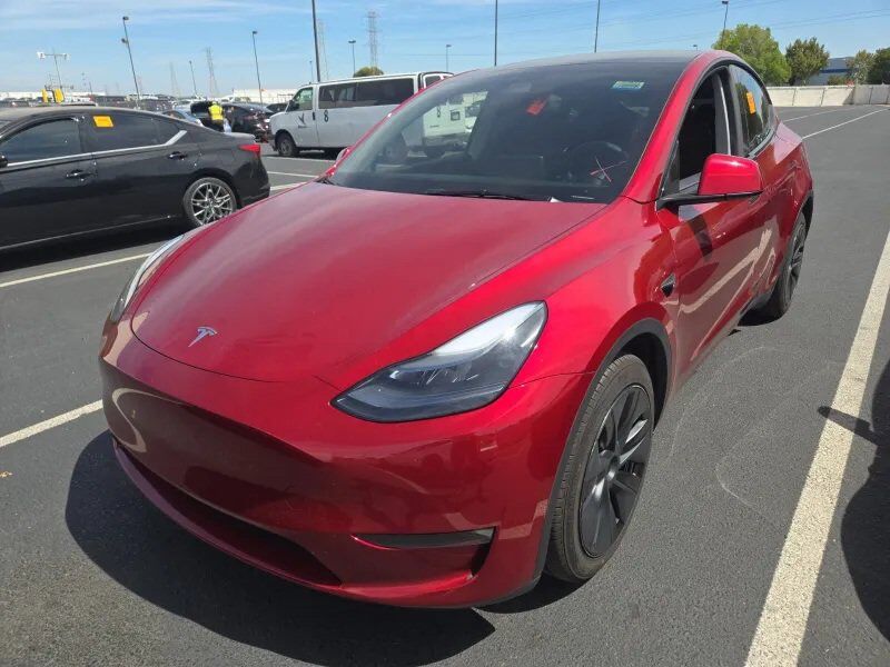 2025 TESLA Model Y