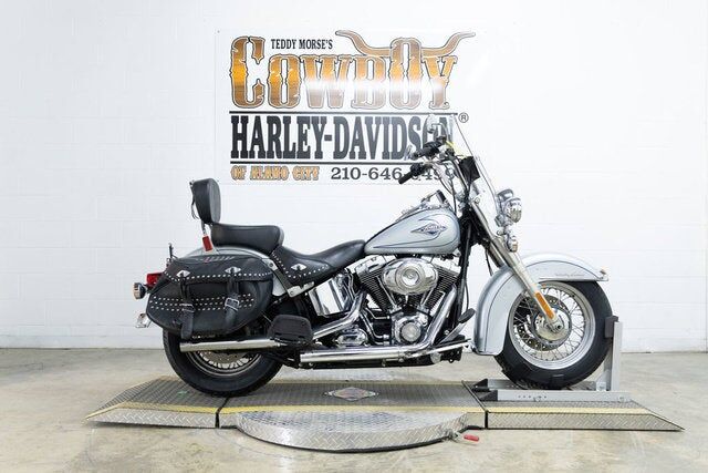 2011 HARLEY DAVIDSON Heritage Softail Classic
