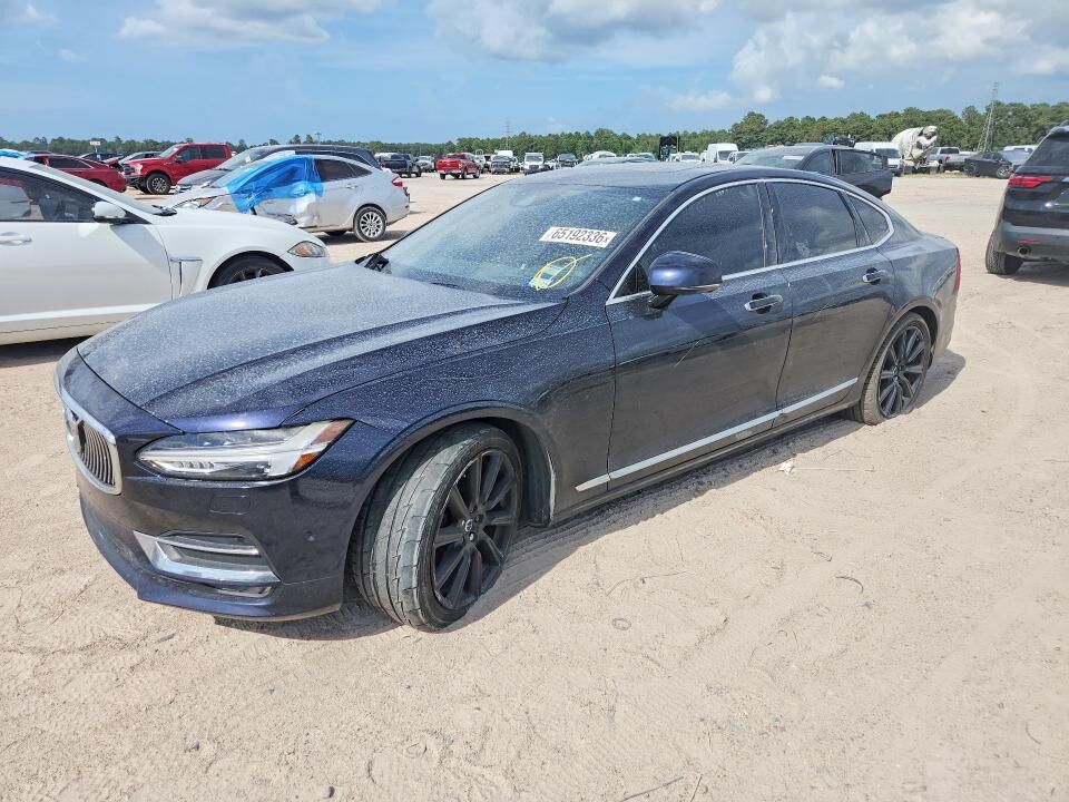 2017 VOLVO S90