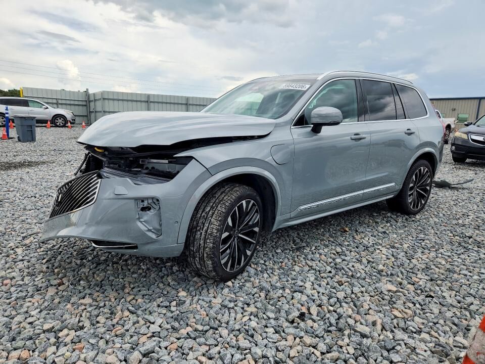 2025 VOLVO XC90