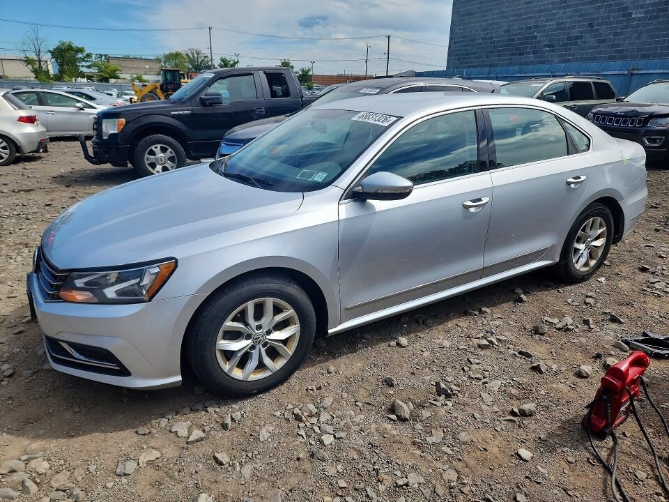 2017 VOLKSWAGEN Passat