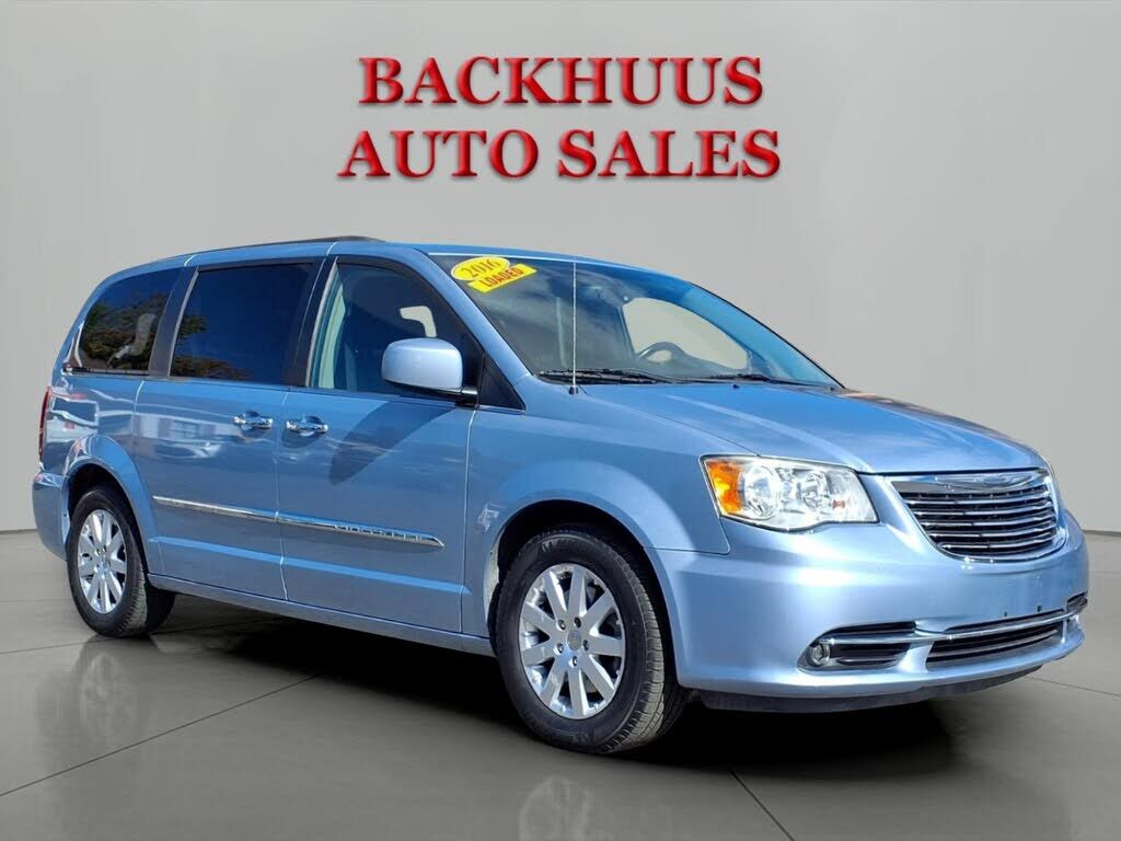 2016 CHRYSLER Town and Country