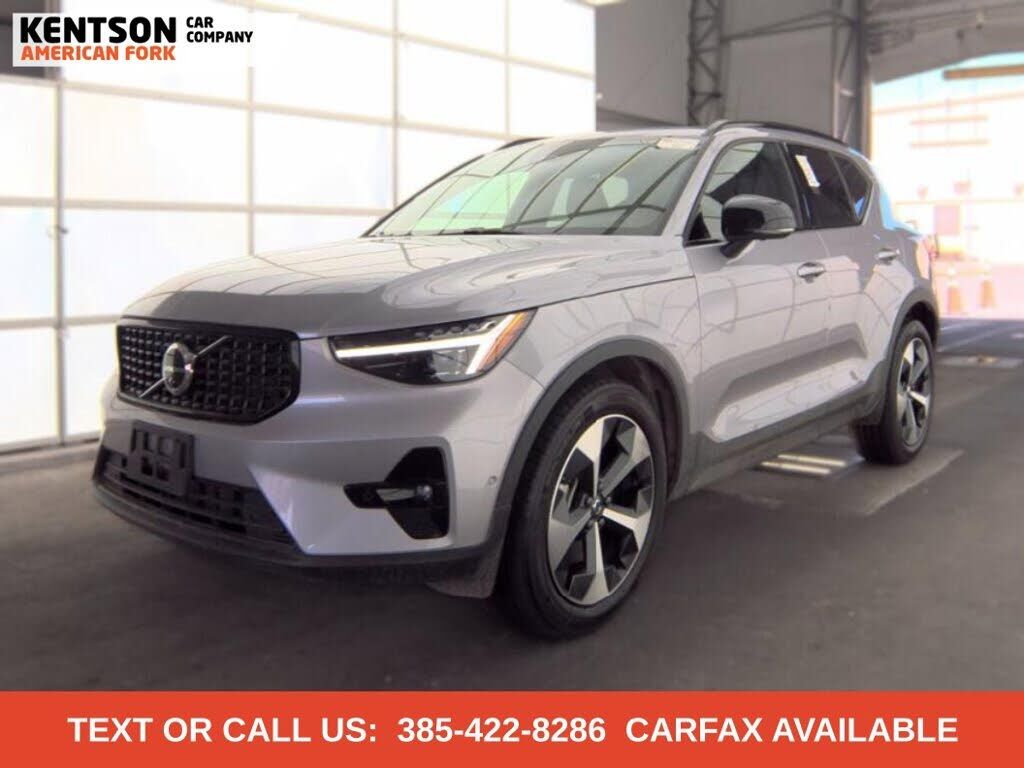 2026 VOLVO XC40