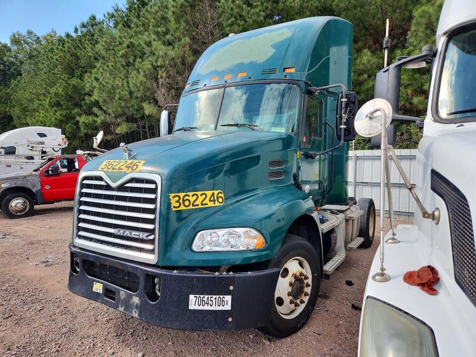 2017 MACK CXU