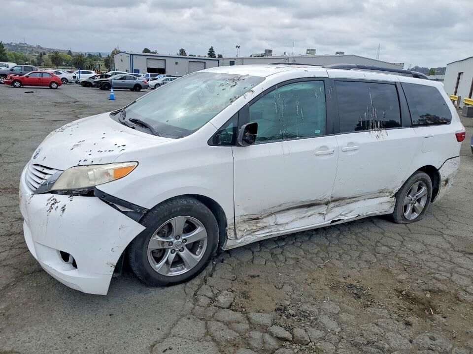 2016 TOYOTA Sienna