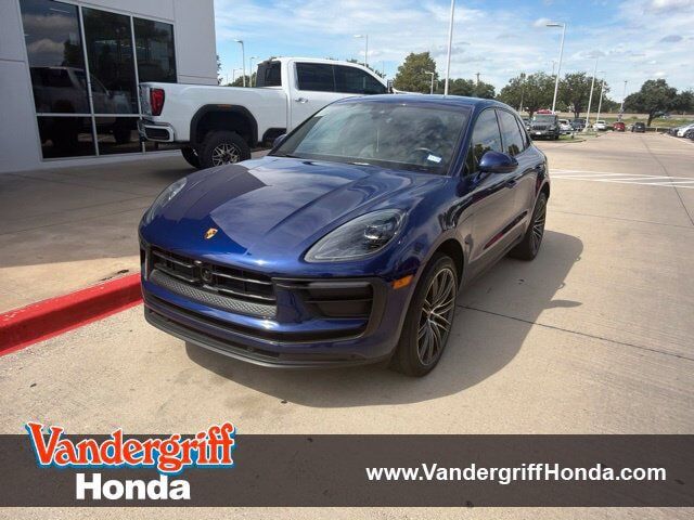 2024 PORSCHE Macan