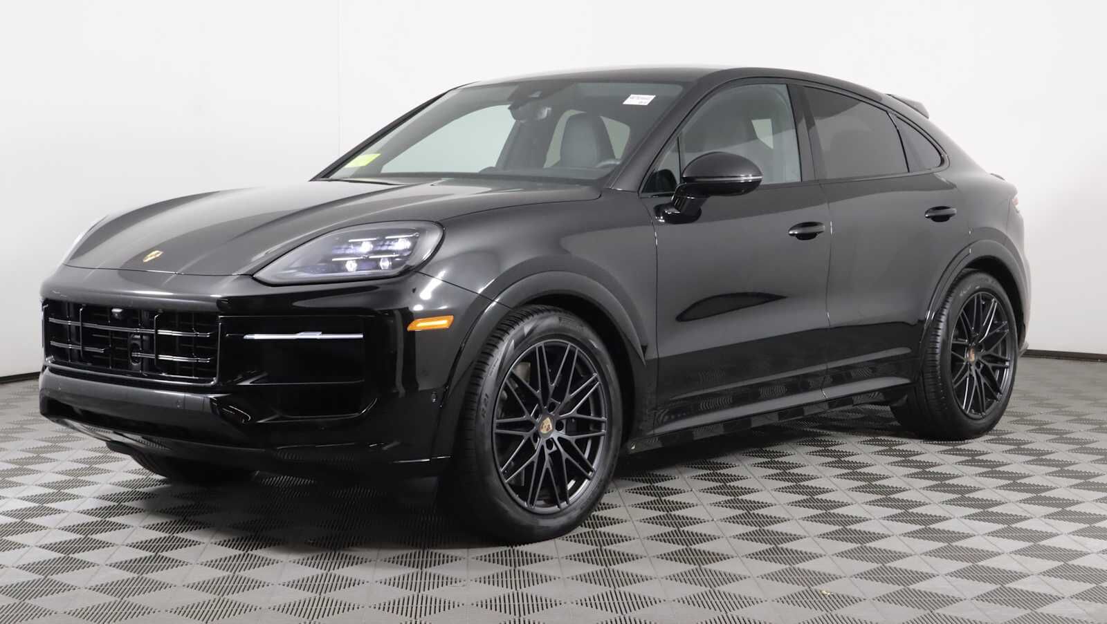 2025 PORSCHE Cayenne