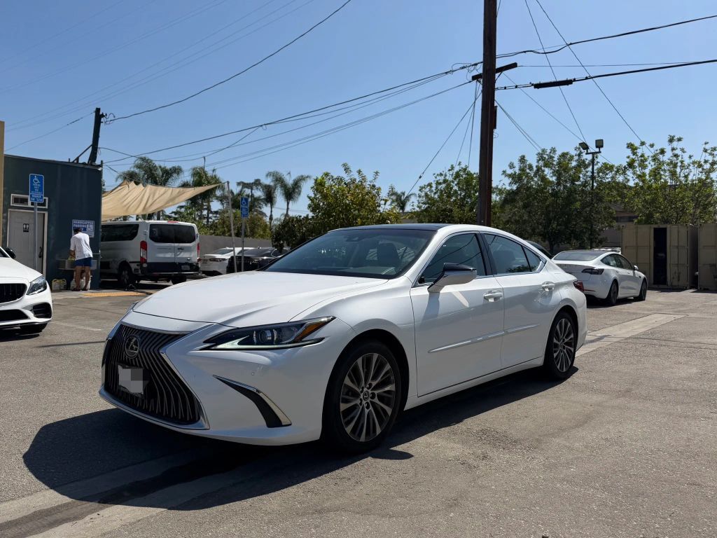2020 LEXUS ES