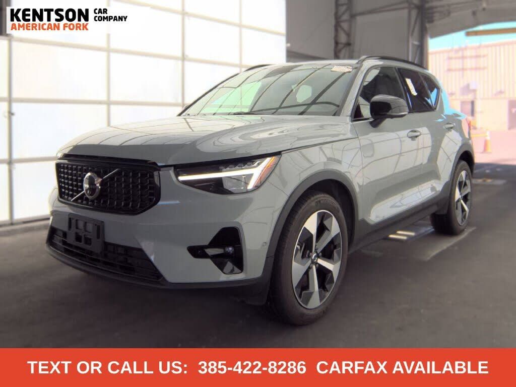 2026 VOLVO XC40