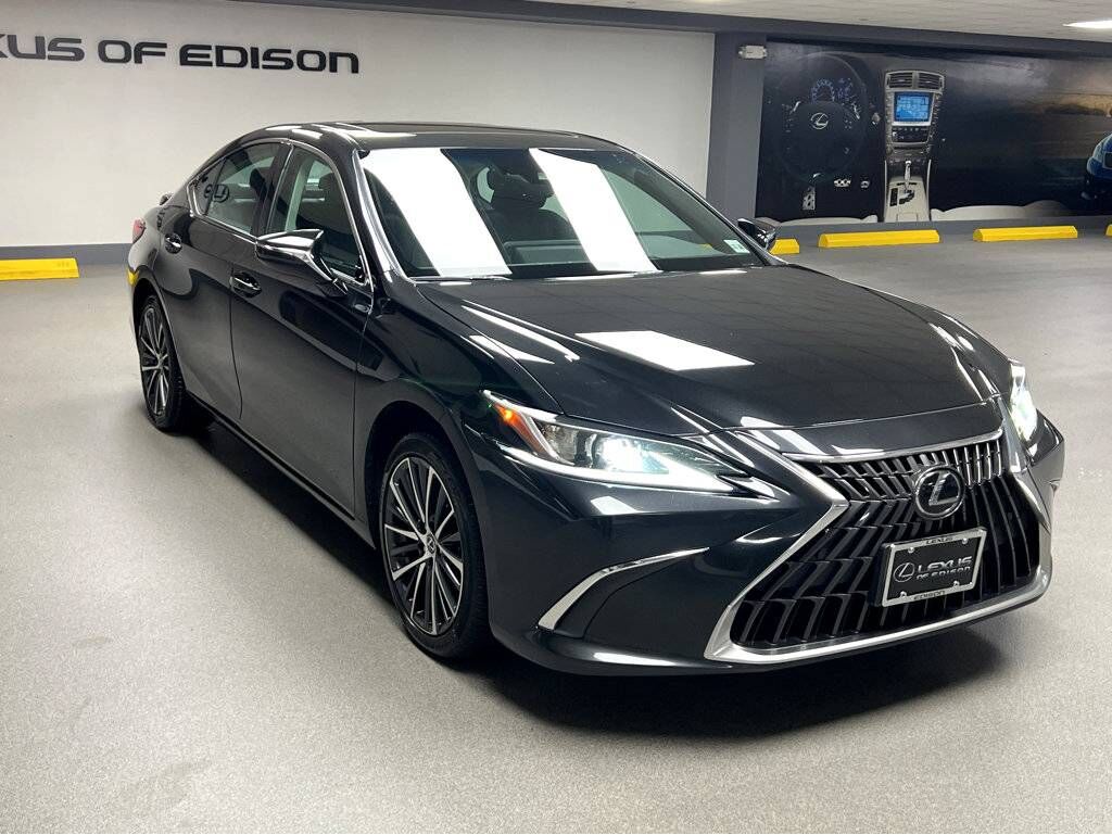 2024 LEXUS ES