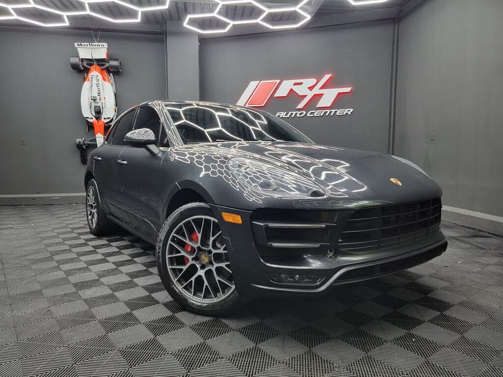 2017 PORSCHE Macan