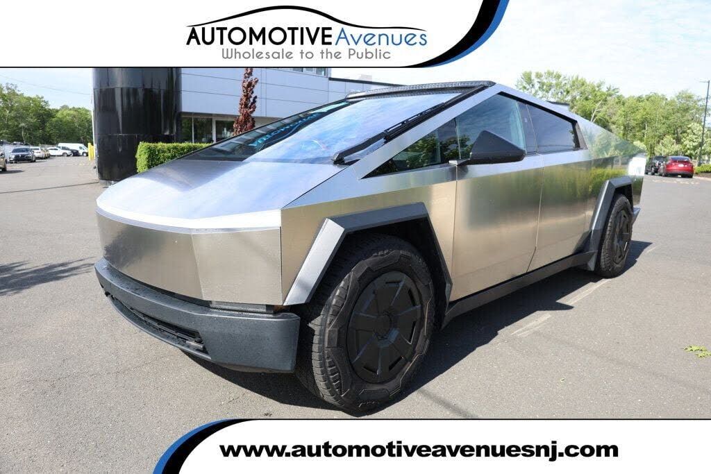 2024 TESLA Cybertruck