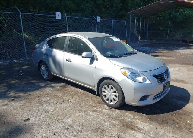 2012 NISSAN Versa