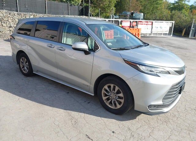 2021 TOYOTA Sienna