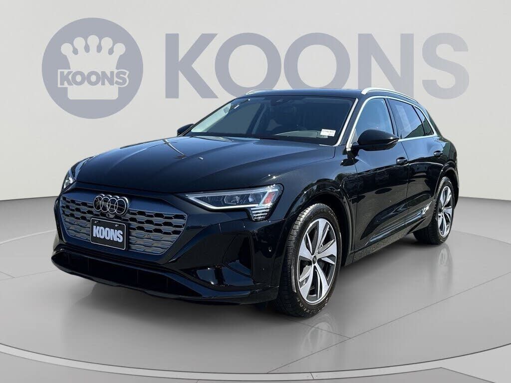 2024 AUDI Q8