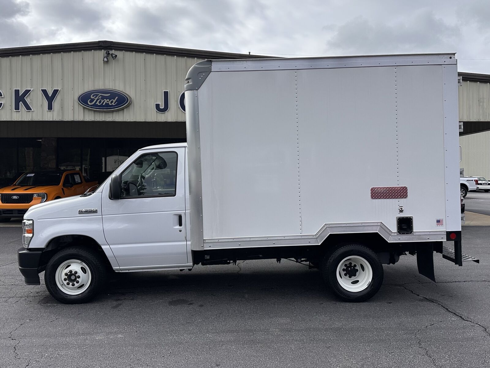 2025 FORD E-350