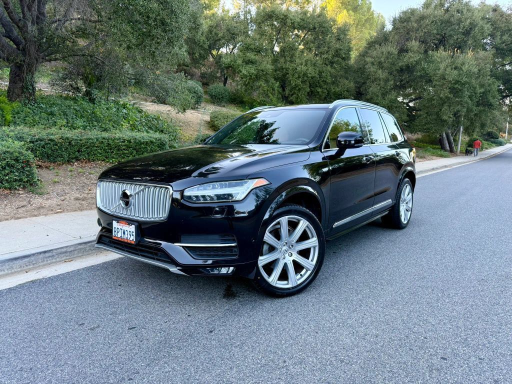 2017 VOLVO XC90