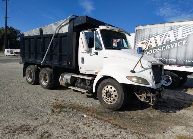 2011 INTERNATIONAL LF677