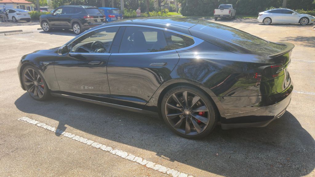 2015 TESLA Model S