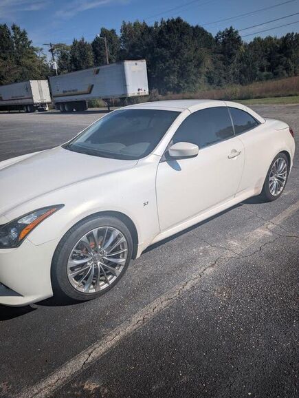 2015 INFINITI Q60